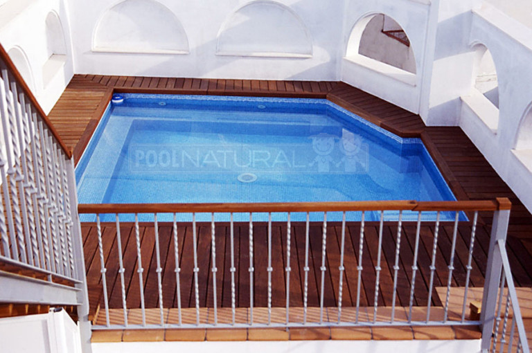 Piscinas con suelo de madera
