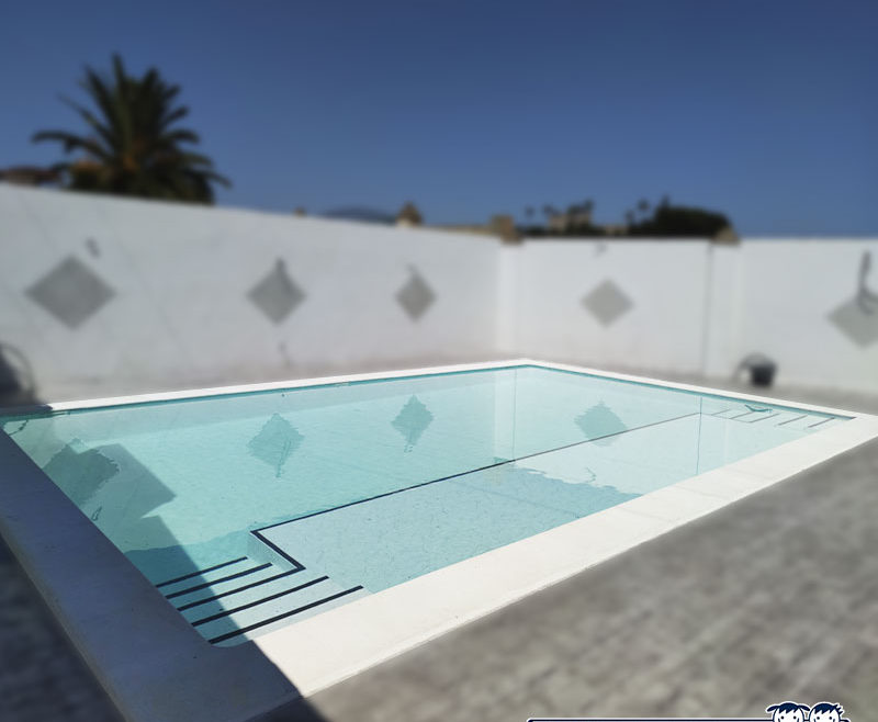 piscina de paneles de acero poolnatural rectangular con playa y escalera