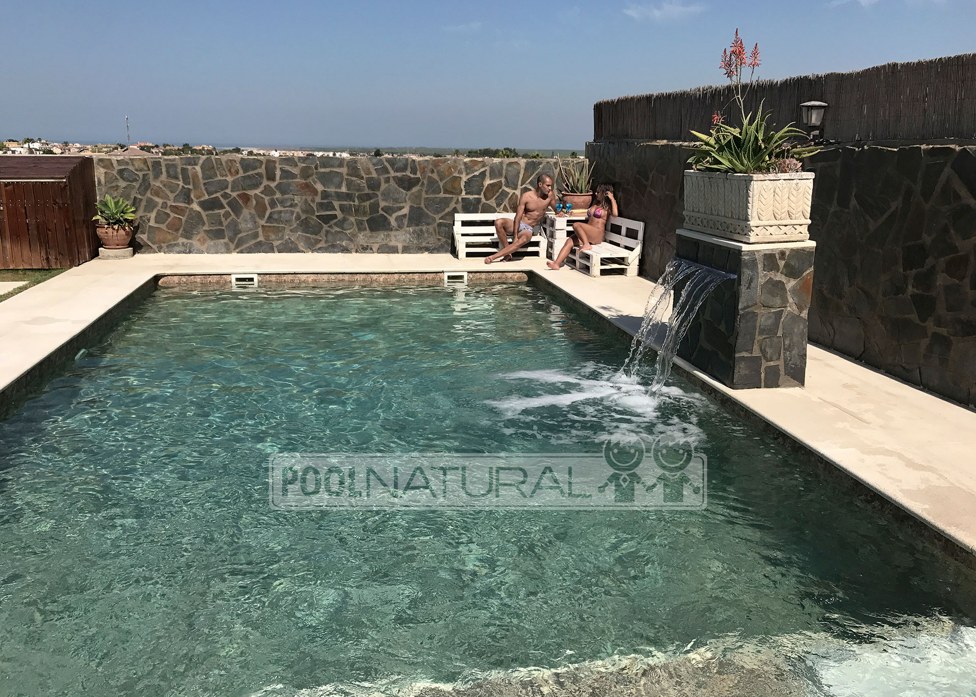 Ventajas de tener una cascada en tu piscina - Pool Natural