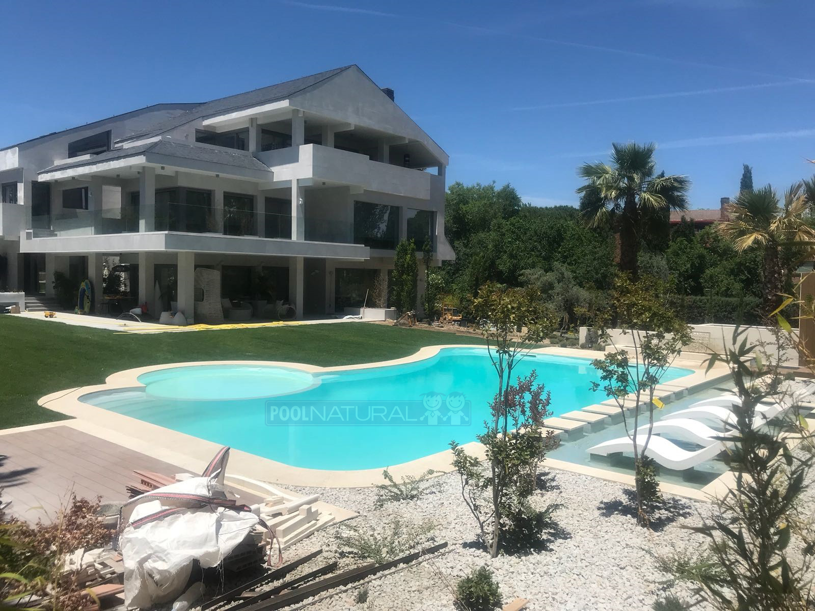 Revaloriza tu inmueble con la construcción de una piscina